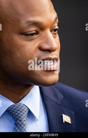 Washington, Stati Uniti. 3 luglio 2024. Il governatore del Maryland Wes Moore parla ai giornalisti di fronte alla West Wing dopo aver incontrato il presidente Biden alla Casa Bianca il 3 luglio 2024 a Washington, il DC Biden si è incontrato con i governatori democratici per rassicurarli dopo quella che molti hanno definito una performance debole nel suo primo dibattito presidenziale con l'ex presidente Donald Trump la scorsa settimana. (Foto di Samuel Corum/Sipa USA) credito: SIPA USA/Alamy Live News Foto Stock