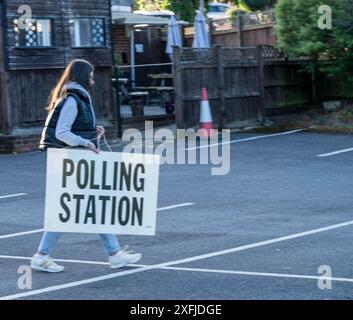 Brentwood Essex 4 giugno 2024 apertura del polling station per le elezioni generali Brentwood Essex credito: Ian Davidson/Alamy Live News Foto Stock