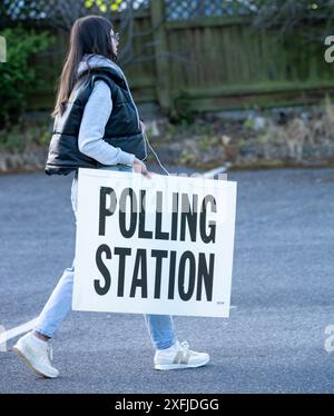 Brentwood Essex 4 giugno 2024 apertura del polling station per le elezioni generali Brentwood Essex credito: Ian Davidson/Alamy Live News Foto Stock