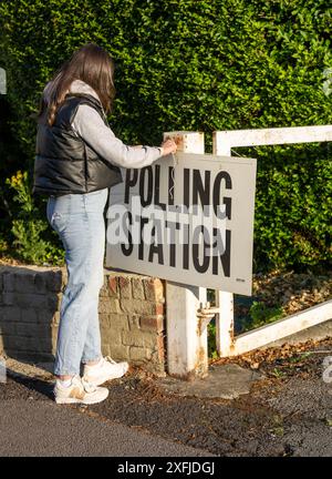 Brentwood Essex 4 giugno 2024 apertura del polling station per le elezioni generali Brentwood Essex credito: Ian Davidson/Alamy Live News Foto Stock