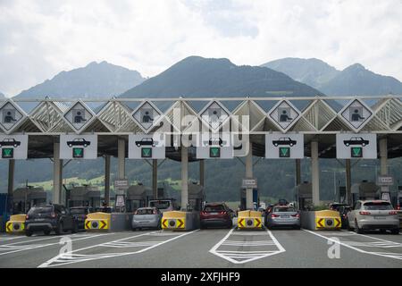 ASFINAG Mautstelle Schönberg sul Brennerautobahn A13 a Schonberg im Stubaital, Tirol, Austria © Wojciech Strozyk / Alamy Stock Photo Foto Stock