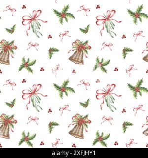 Campanella di Natale e Mistletoe With Bow e Holly. Motivo senza cuciture. Illustrazione ad acquerello disegnato a mano piante tradizionali e decorazioni per l'inverno Foto Stock