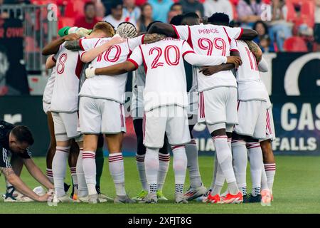 Toronto, Canada. 3 luglio 2024. I giocatori del Toronto FC si riuniscono prima della partita della MLS tra il Toronto FC e l'Orlando City SC al BMO Field di Toronto. La partita terminò nel 1-2 per l'Orlando City SC. Credito: SOPA Images Limited/Alamy Live News Foto Stock