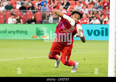 Toronto, Canada. 3 luglio 2024. Pedro Gallese il numero 1 di Orlando City SC visto in azione durante la partita MLS tra Toronto FC e Orlando City SC al BMO Field di Toronto. La partita terminò nel 1-2 per l'Orlando City SC. Credito: SOPA Images Limited/Alamy Live News Foto Stock