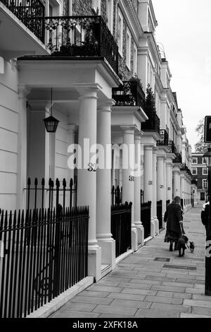 Londra festeggia il Natale con mercatini, hotel fantastici e fotografie di strada. Molto cibo, bevande e bellissimi interni reali Foto Stock