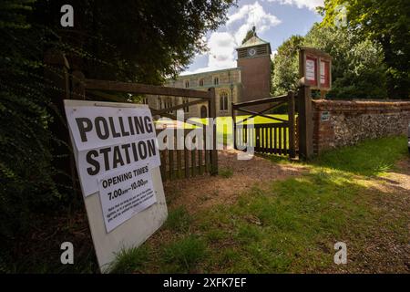 Heydon, Regno Unito. 4 luglio 2024. Un seggio elettorale tenuto presso la chiesa Holly Trinity di Heydon, Hertfordshire, durante il giorno delle elezioni generali. Crediti: Chris Radburn/Alamy Live News Foto Stock