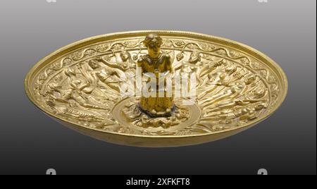 Patera del tesoro di Pietroasele. Arte del periodo di migrazione Foto Stock