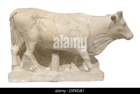 Mucca di marmo, da una fontana monumentale risalente all'età augustea. Roma, Italia Foto Stock