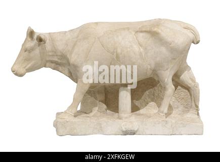 Mucca di marmo, da una fontana monumentale risalente all'età augustea. Roma, Italia Foto Stock