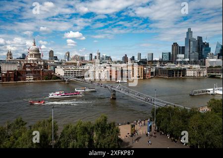 Panorama di Londra che mostra la Cattedrale di St Paul e la City di Londra. 26 giugno 2024 L-R: Old Bailey, Central Criminal Court, Faraday Building, St Paul’s Foto Stock