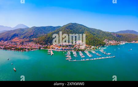 Vista panoramica aerea del porto di Fethiye. Fethiye è una città della provincia di Mugla, Turchia. Foto Stock