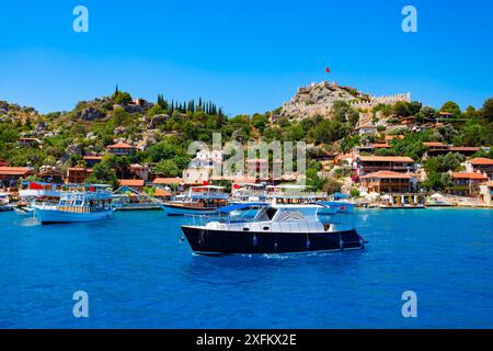 Il castello di Simena è un'antica fortezza liciano nel villaggio di Kalekoy nel distretto di Demre nella provincia di Antalya in Turchia Foto Stock