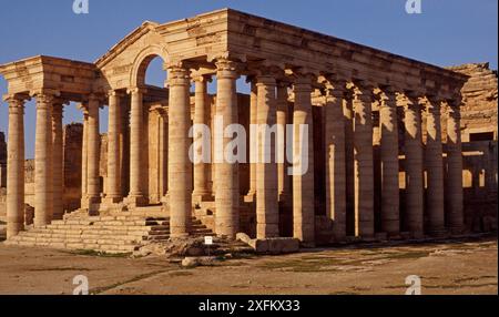 Antico tempio assiro a Hatra (al-Hadr), Iraq settentrionale, II secolo a.C. Iraq. Nel 2014 Hatra fu conquistata dai militanti dello Stato Islamico e gran parte del sito fu distrutto nel 2015. Presa nel 1980. Foto Stock