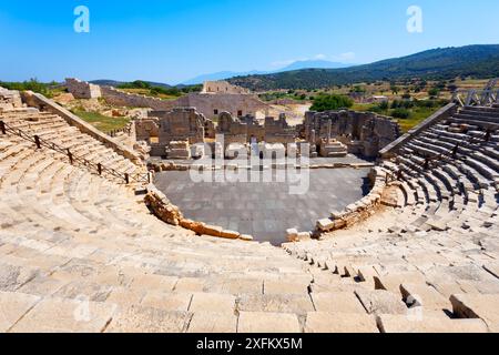 Teatro Romano presso l'antica città di Patara, la capitale della Licia. Si trova sulla costa vicino al villaggio di Gelemis nella provincia di Antalya, in Turchia. Foto Stock