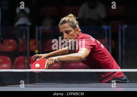 Bangkok, Thailandia. 4 luglio 2024. Elizabeta Samara di Romania gioca contro Andreea Dragoman di Romania (non nella foto) durante il singolo round femminile di Ping-pong del 64 nel World Table Tennis Star contender Bangkok 2024 allo Huamark Indoor Stadium. Elizabeta Samara su Andreea Dragoman 3-1 (11:5, 3:11, 11:8, 11:1,) crediti: SOPA Images Limited/Alamy Live News Foto Stock