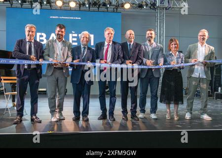 Marignane, Francia. 25 giugno 2024. Tutti i partecipanti e le autorità hanno tagliato il nastro tradizionale all'inaugurazione ufficiale del nuovo Terminal 1 a Marignane, vicino a Marsiglia, in Francia, il 25 giugno 2024. Foto di Laurent Coust/ABACAPRESS. COM credito: Abaca Press/Alamy Live News Foto Stock