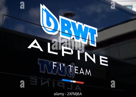 Silverstone, Regno Unito. 4 luglio 2024. Logo del team BWT Alpine F1 durante il Media Day. AHMAD ALSHEHAB/Alamy Live News. Foto Stock