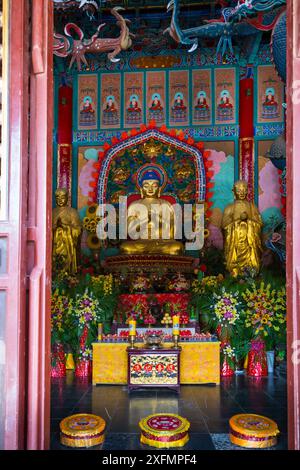 Santuario nel Tempio buddista di Yuantong, Kunming, Yunnan, Cina. Foto Stock