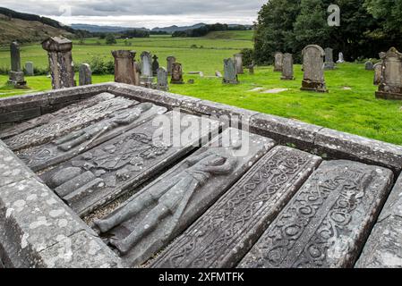 Scolpite Kilmartin Stones, collezione di 79 antiche tombe presso la Kilmartin Parish Church, Argyll, Scozia, Regno Unito, settembre 2016 Foto Stock