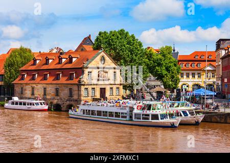 Bamberga, Germania - 12 luglio 2021: Klein-Venedig o Little Venice è una casa di pescatori sul fiume Regnitz nel centro storico di Bamberga. Bamberg è una città dell'UPP Foto Stock