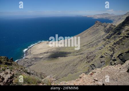 Steep volcanic mountains of the Tamadaba Natural Park, view south from the Mirador el Paso Marinero.   Gran Canaria UNESCO Biosphere Reserve, Gran Can Stock Photo