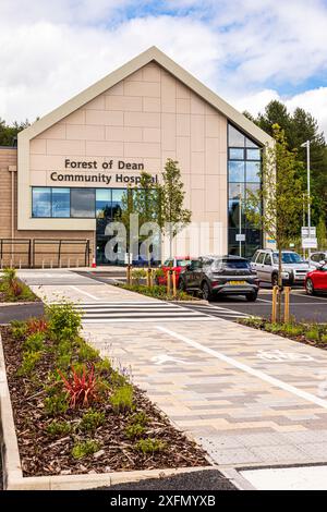 Il nuovo Forest of Dean Community Hospital (aperto nel maggio 2024) a Steam Mills Road, Cinderford, Gloucestershire, Inghilterra Regno Unito Foto Stock