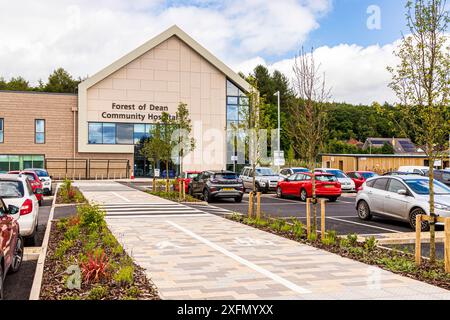 Il nuovo Forest of Dean Community Hospital (aperto nel maggio 2024) a Steam Mills Road, Cinderford, Gloucestershire, Inghilterra Regno Unito Foto Stock