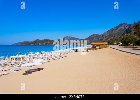 Oludeniz, Turchia - 13 luglio 2022: Spiaggia di Oludeniz. Oludeniz o Blue Lagoon è un resort sulla spiaggia nel distretto di Fethiye nella provincia di Mugla, Turchia. Foto Stock