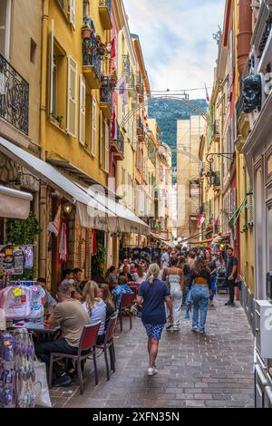 Negozi e caffè in Rue Emile de Loth, Monaco-Ville, le Rocher (la roccia) a Monaco sulla Costa Côte Azzurra Foto Stock