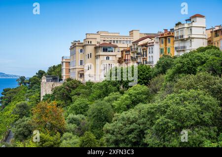 Edifici in Rue des Remparts a Monaco-Ville, le Rocher (la roccia) a Monaco sulla Costa Côte Azzurra Foto Stock