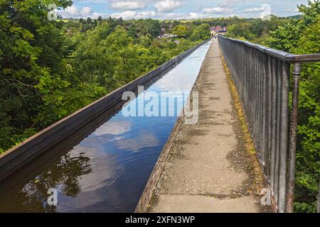 Pont Cysyllte Aqueduct (acquedotto di Pont Cysyllte) che prende il canale Llangollen attraverso il fiume Dee, vale of Llangollen, vicino a Trevor, Galles del Nord, Regno Unito, settembre 2016. Foto Stock