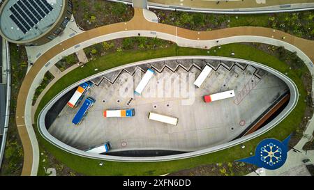 Stazione degli autobus di Stockport Interchange con Viaduct Park sul tetto Foto Stock