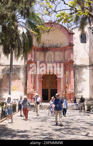 Cattedrale di Cuernavaca; sito patrimonio dell'umanità dell'UNESCO; - la facciata esterna della Cappella Tercera Orden, costruita nel 1700; Cuernavaca Morelos Messico Foto Stock