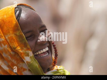 Ouled Rachid tribuna ridendo, villaggio Kashkasha vicino al Parco Nazionale di Zakouma, Ciad, 2010. Foto Stock