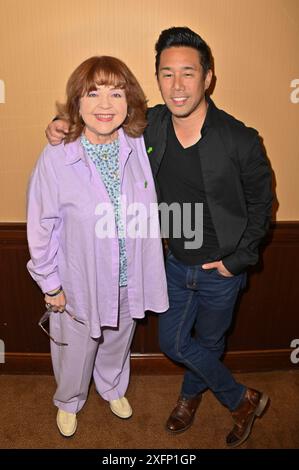 Glendale CA USA - 4 maggio 2024: Patrika Darbo, Parry Shen partecipa alla raccolta fondi Daytime Unites adatta per ALS One. Foto Stock