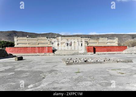 Sito archeologico di Mitla dalla cultura zapoteca, San Pablo Villa de Mitla, Oaxaca, Messico, America centrale, antiche rovine con mura rosse e. Foto Stock