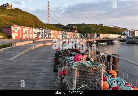 Baracche di aragosta e reti da pesca, boe da pesca, attrezzature da pesca a Heligoland, Schleswig-Holstein, Germania Foto Stock