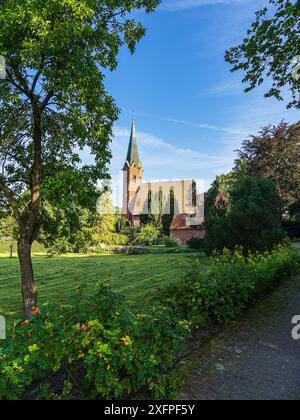 Vista della chiesa di San Clemente e della chiesa di Santa Caterina a Seedorf am Schaalsee Foto Stock