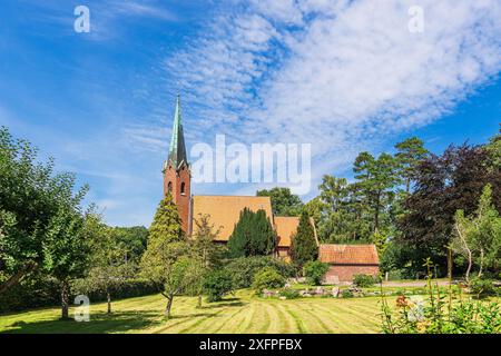 Vista della chiesa di San Clemente e della chiesa di Santa Caterina a Seedorf am Schaalsee Foto Stock