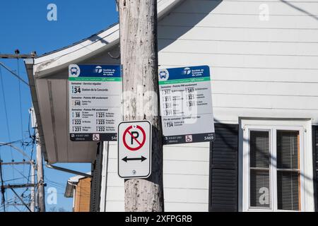 Indicazioni per la fermata dell'autobus su Chem. Du Fleuve a Levis, Quebec, Canada Foto Stock