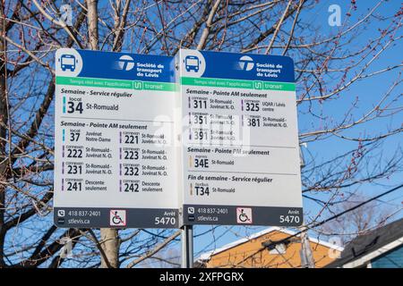 Indicazioni per la fermata dell'autobus su Chem. Du Fleuve a Levis, Quebec, Canada Foto Stock