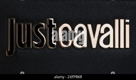 Leszno, Polonia 22 agosto 2023: Just cavalli Fashion Brand Black Fabric Logo Foto Stock