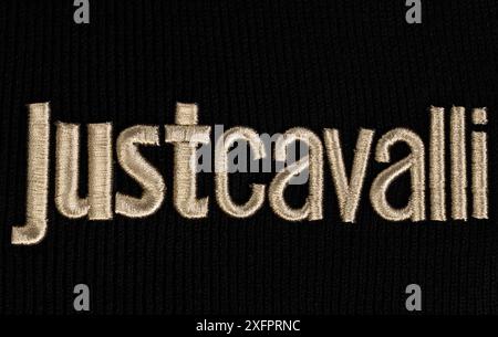 Leszno, Polonia 22 agosto 2023: Logo ricamato Just cavalli Fashion Brand Foto Stock