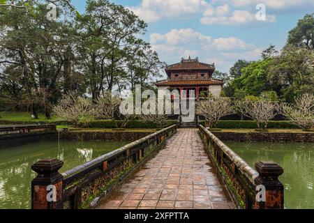 Padiglione del santuario nella tomba imperiale di Khai Dinh Foto Stock