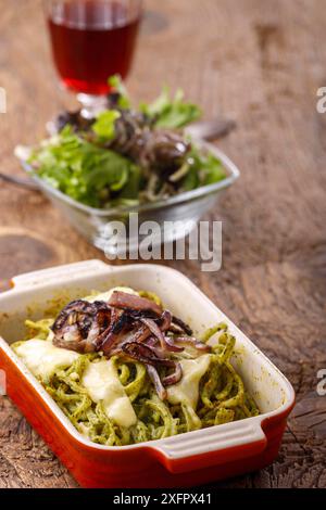 Spaetzle svevo con formaggio Foto Stock