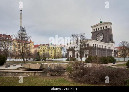 Chiesa del Sacro cuore di nostro Signore, chiesa cattolica romana in Piazza Jiriho z Podebrad nel quartiere Vinohrady di Praga, capitale del Repub ceco Foto Stock