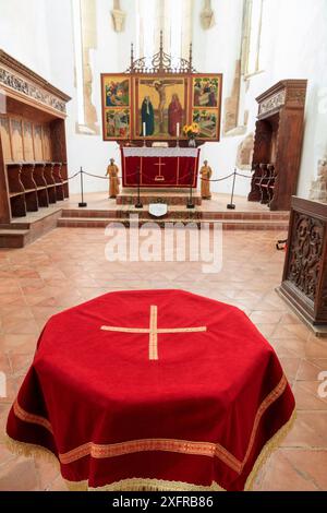 Europa, Transilvania, Romania. Viscri. Chiesa fortificata medievale costruita intorno al 1100 d.C. dai coloni sassoni. Foto Stock