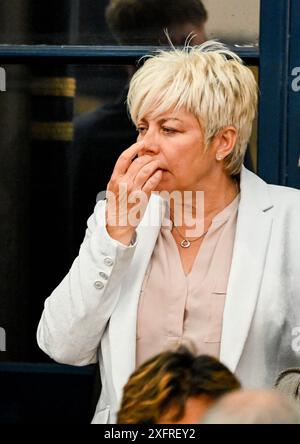 Lia Nice, candidata conservatrice per il Great Grimsby and Cleethorpes Borough, durante le elezioni generali Count for the Great Grimsby and Cleethorpes Borough e Brigg and Immingham County, tenutesi a Grimsby Town Hall, Grimsby, Regno Unito. 4 luglio 2024. Foto di Jon Corken Alamy Live News Foto Stock