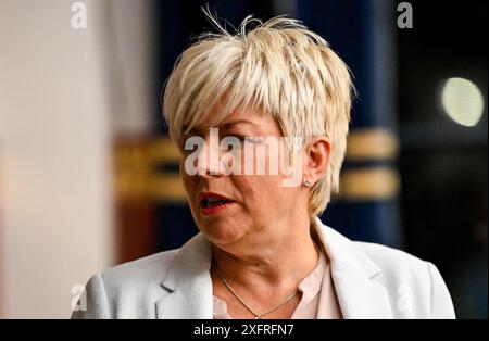 Lia Nice, candidata conservatrice per il Great Grimsby and Cleethorpes Borough, durante le elezioni generali Count for the Great Grimsby and Cleethorpes Borough e Brigg and Immingham County, tenutesi a Grimsby Town Hall, Grimsby, Regno Unito. 4 luglio 2024. Foto di Jon Corken Alamy Live News Foto Stock