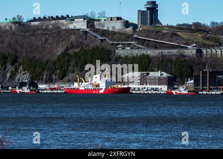 La Citadelle di Quebec City, dall'altra parte del fiume St. Lawrence, dal parco Quai Paquet di Levis, Quebec, Canada Foto Stock